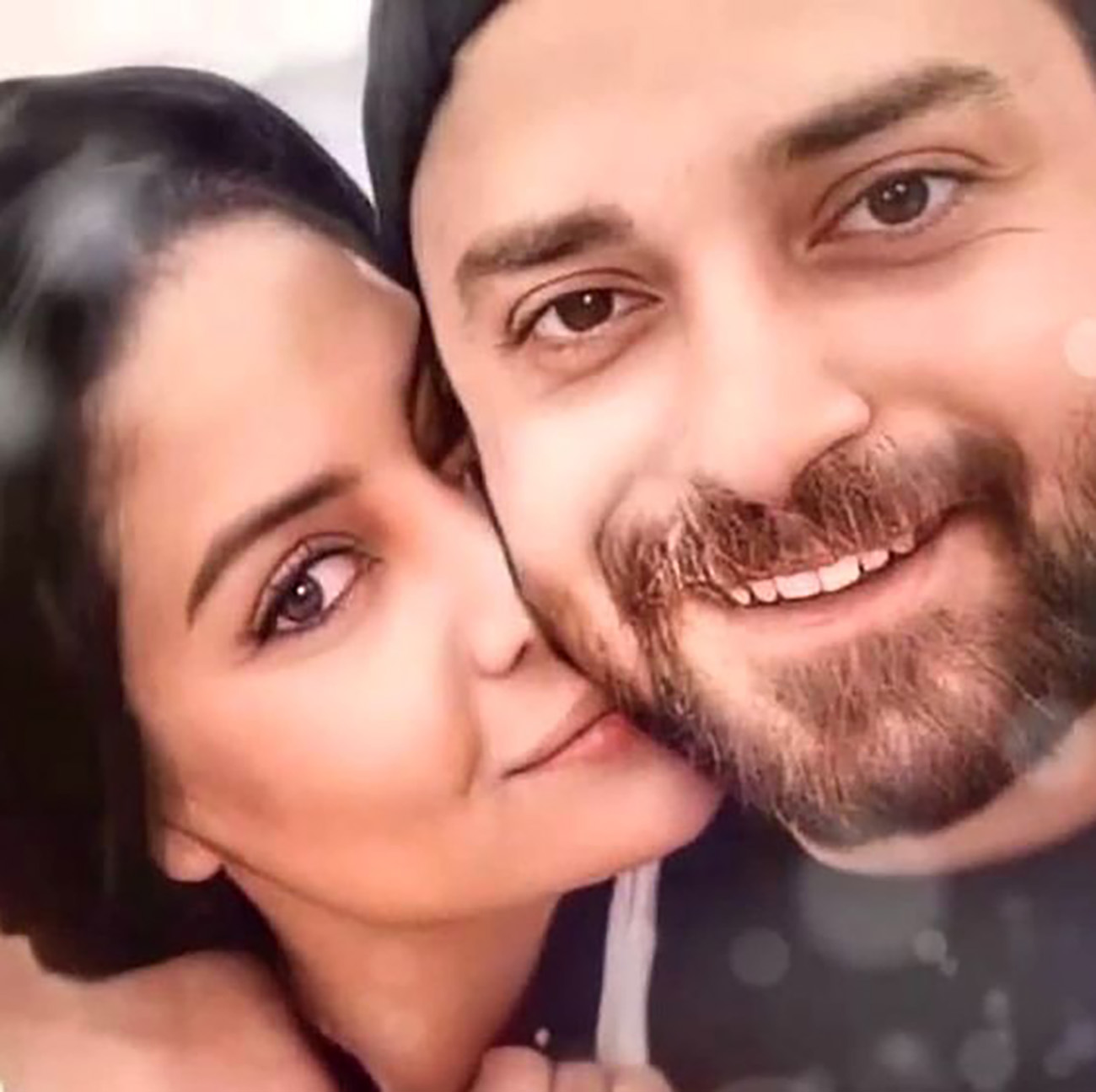 بابک جهانبخش و همسر دومش در آغوش یکدیگر بابک جهانبخش و همسر دومش در آغوش یکدیگر