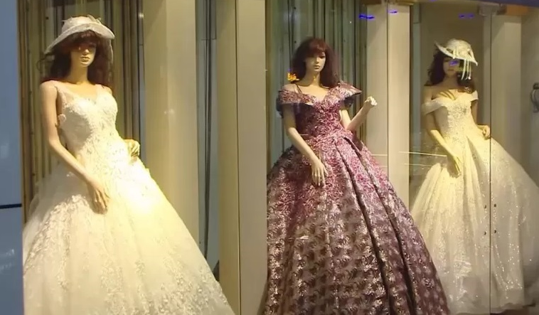 دستور طالبان به فروشگاههای لباس: سر مانکنهای پلاستیکی را جدا کنید / اینها بت هستند؛ عبادت میشدند دستور طالبان به فروشگاههای لباس: سر مانکنهای پلاستیکی را جدا کنید / اینها بت هستند؛ عبادت میشدند