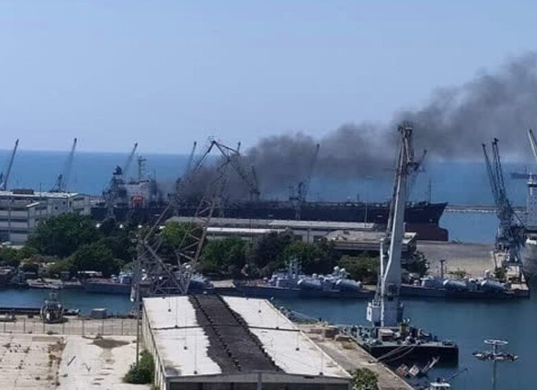 چرا بندر لاذقیه برای همه طرفهای درگیر در سوریه، تا این حد مهم است؟ / اسرائیل از حملات به این بندر به دنبال چیست؟ چرا بندر لاذقیه برای همه طرفهای درگیر در سوریه، تا این حد مهم است؟ / اسرائیل از حملات به این بندر به دنبال چیست؟