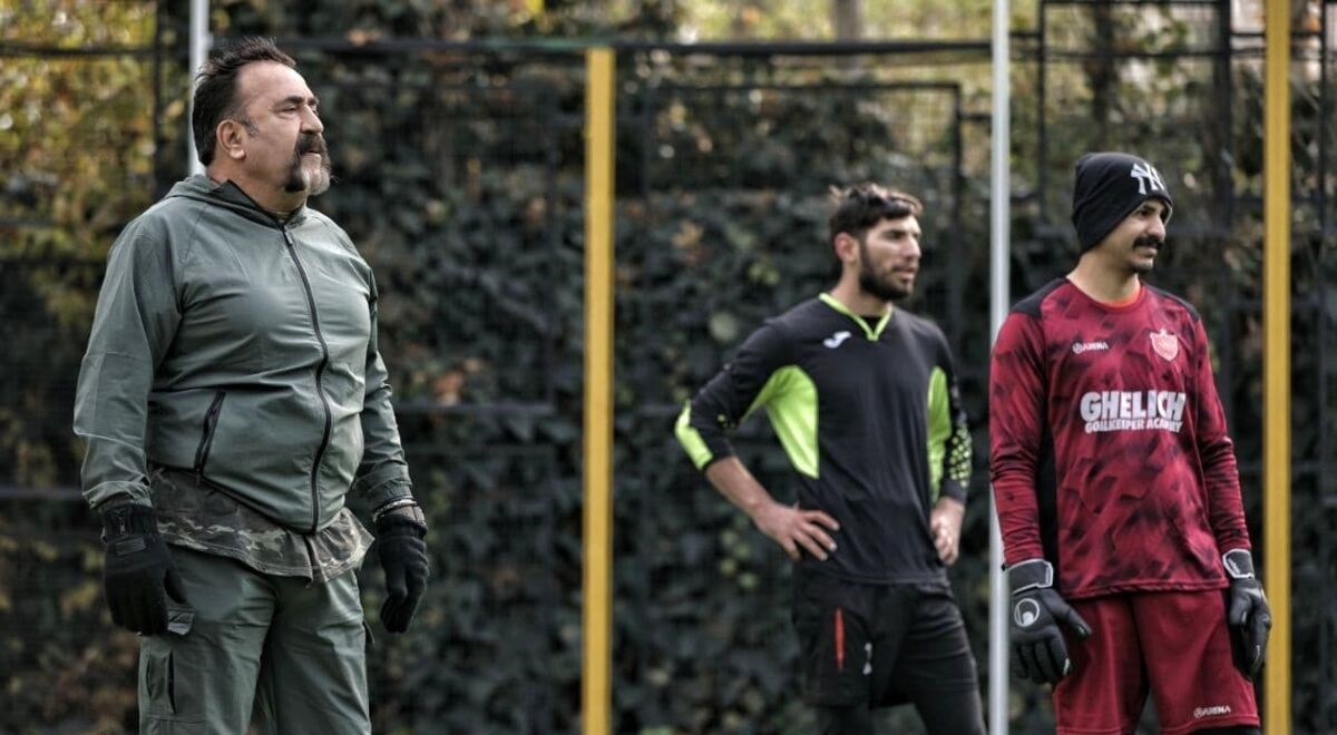 مدیر پرسپولیس استقلالی است ؟! مدیر پرسپولیس استقلالی است ؟!