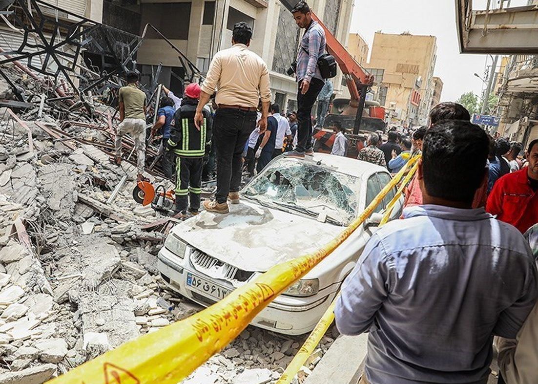 شمار جانباختگان ریزش متروپل آبادان به ۱۰ تن رسید شمار جانباختگان ریزش متروپل آبادان به ۱۰ تن رسید