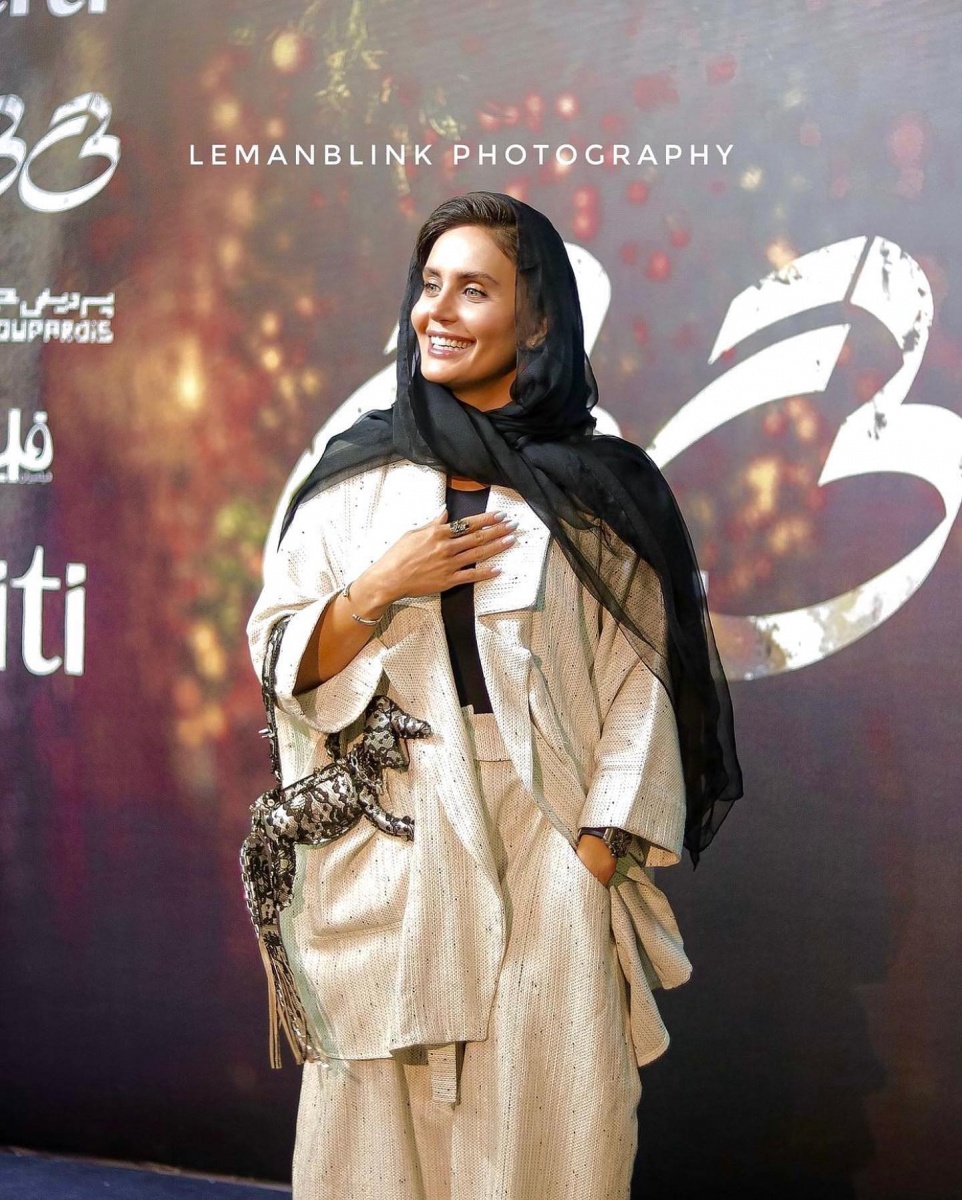 پوشش متفاوت و دیدنی الناز شاکردوست/عکس پوشش متفاوت و دیدنی الناز شاکردوست/عکس