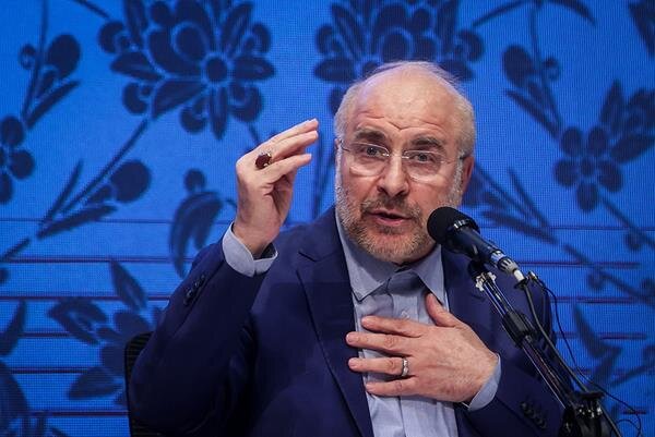 قالیباف: برخی رسانهها با شیطنت، حرفهای بنده درخصوص ربوی بودن فعالیت بانکها را نادرست منتشر کردند / همه میدانیم که در بخشهایی مانند بازار سرمایه و بانکها به گونهای عمل میکنند که شبهاتی در آن وجود دارد قالیباف: برخی رسانهها با شیطنت، حرفهای بنده درخصوص ربوی بودن فعالیت بانکها را نادرست منتشر کردند / همه میدانیم که در بخشهایی مانند بازار سرمایه و بانکها به گونهای عمل میکنند که شبهاتی در آن وجود دارد