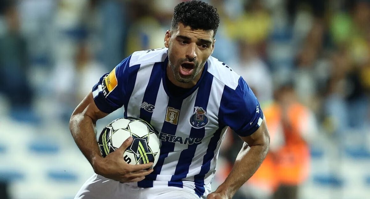 حرکت قشنگ مهدی طارمی به یاد مهسا امینی حرکت قشنگ مهدی طارمی به یاد مهسا امینی