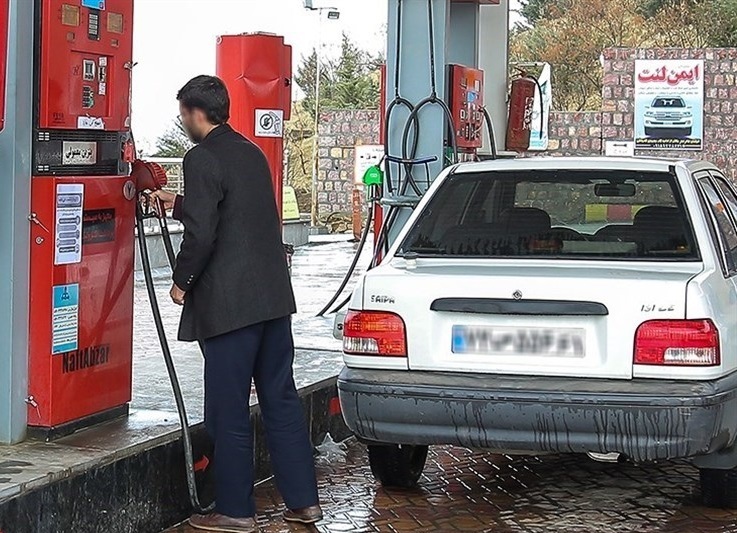 عضو کمیسیون انرژی مجلس: اگر بخواهیم بنزین را گران کنیم و روی یک دلار ببریم، باید چند میلیون خودروی فرسوده را هم از رده خارج کنیم؛ فعلا بستر این کار فراهم نیست / جامعه گنجایش پذیرش قیمت بالاتر از این را ندارد عضو کمیسیون انرژی مجلس: اگر بخواهیم بنزین را گران کنیم و روی یک دلار ببریم، باید چند میلیون خودروی فرسوده را هم از رده خارج کنیم؛ فعلا بستر این کار فراهم نیست / جامعه گنجایش پذیرش قیمت بالاتر از این را ندارد