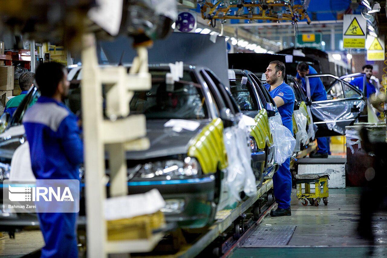 عرضه ۹ خودروی جدید به بازار در سال جاری/ افزایش تولید خودرو با اصلاح قیمتها میسر میشود عرضه ۹ خودروی جدید به بازار در سال جاری/ افزایش تولید خودرو با اصلاح قیمتها میسر میشود