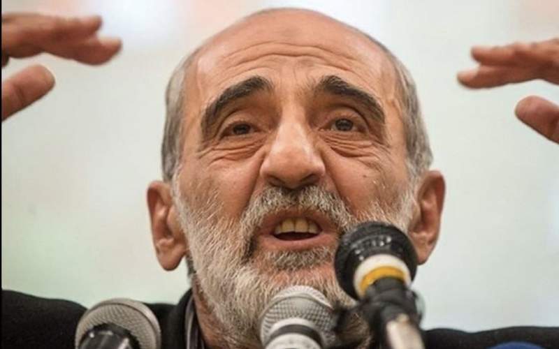 همه دختران و زنان بیحجاب را با تیربار به رگبار ببند! همه دختران و زنان بیحجاب را با تیربار به رگبار ببند!