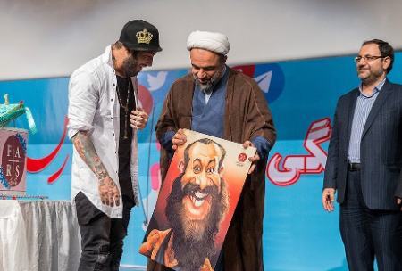 مشاور زاکانی: عده ای بابت تقدیر از تتلو شرمنده اند، اما من آن حرکت را نقطه قوت میدانم مشاور زاکانی: عده ای بابت تقدیر از تتلو شرمنده اند، اما من آن حرکت را نقطه قوت میدانم