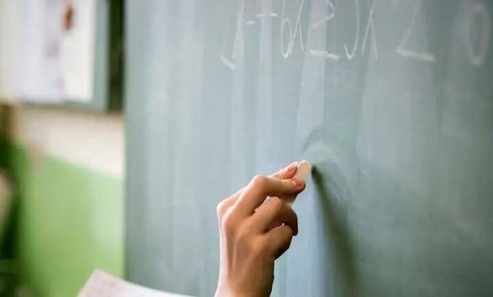 افزایش حقوق معلمان و فرهنگیان در دستور کار قرار گرفت افزایش حقوق معلمان و فرهنگیان در دستور کار قرار گرفت