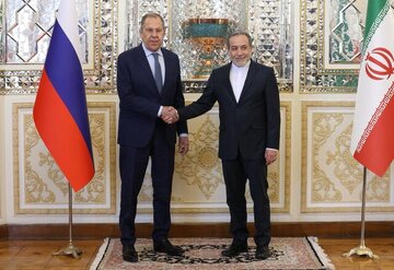 ادعای روزنامه کویتی: لاوروف به ایران پیشنهاد داده بجای مذاکره با اروپا، ترامپ و پزشکیان با یکدیگر دیدار کنند ادعای روزنامه کویتی: لاوروف به ایران پیشنهاد داده بجای مذاکره با اروپا، ترامپ و پزشکیان با یکدیگر دیدار کنند