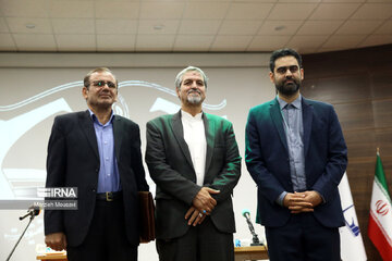 درگیری لفظی نمایندگان جلیلی و قالیباف در یک مناظره/ پورموسوی: جلیلی مودبانه صحبت میکند اما ثابتی از ابتدا توهین کرده است درگیری لفظی نمایندگان جلیلی و قالیباف در یک مناظره/ پورموسوی: جلیلی مودبانه صحبت میکند اما ثابتی از ابتدا توهین کرده است