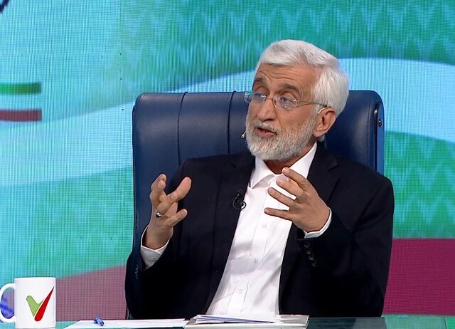 جلیلی همچنان از پاسخ صریح به سئوالات طفره میرود / دانش جعفری: جواب را نپیچانید / جلیلی: نه، بحث جدیای هست / دانش جعفری: صریح جواب بدهید پول چاپ خواهید کرد یا نه / جلیلی: نه! این بحث جدیای هست جلیلی همچنان از پاسخ صریح به سئوالات طفره میرود / دانش جعفری: جواب را نپیچانید / جلیلی: نه، بحث جدیای هست / دانش جعفری: صریح جواب بدهید پول چاپ خواهید کرد یا نه / جلیلی: نه! این بحث جدیای هست