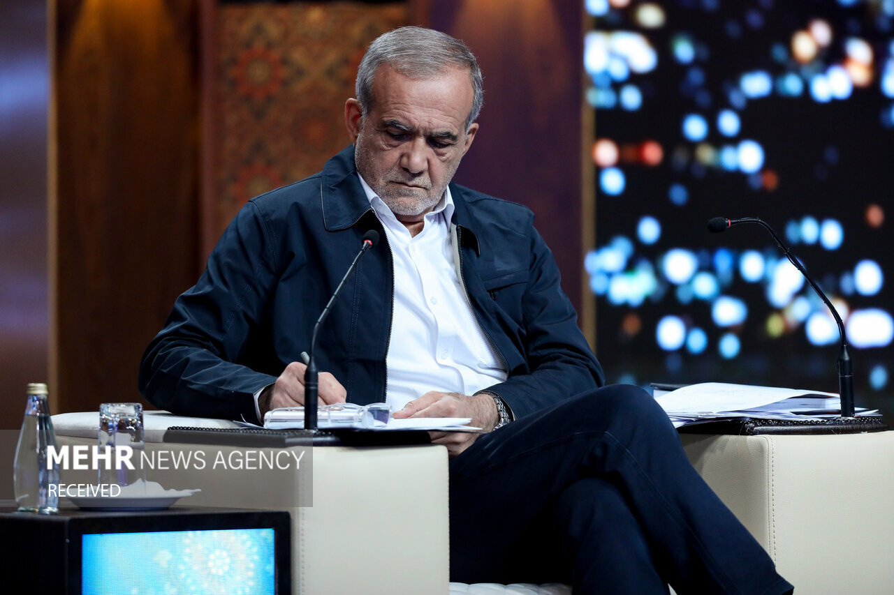 مناظره اول؛ بدون برنده، بدون پدیده /پزشکیان در دام زاکانی و قاضیزاده نیفتاد /جلیلی «سایهنشین بود»، قالیباف «متفاوت» /پورمحمدی سخنور بود اما...