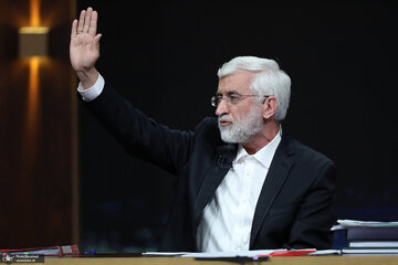 جلیلی در مناظره عصبی و پر استرس بود/ حمایت نهادهای حاکمیتی از او به ضررش تمام می شود جلیلی در مناظره عصبی و پر استرس بود/ حمایت نهادهای حاکمیتی از او به ضررش تمام می شود