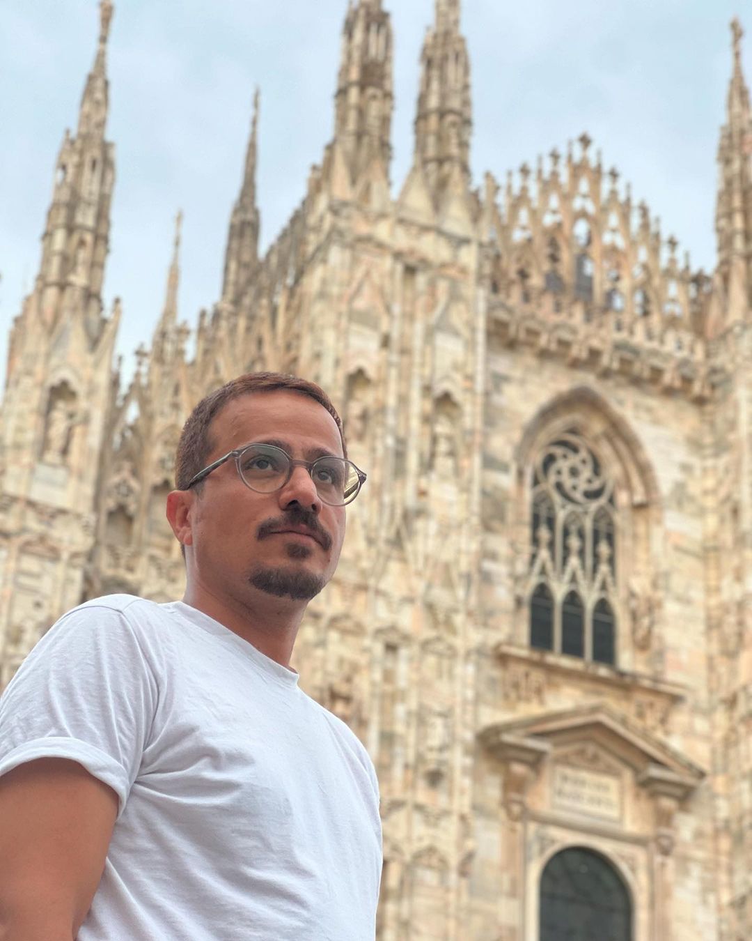 خارجگردیِ آقای بازیگر با تیپ و استایل متفاوت