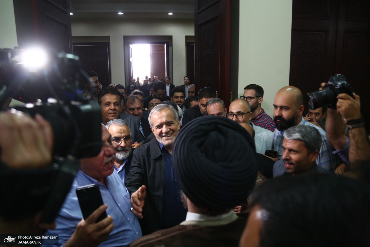 اولین تصاویر از پزشکیان در قامت رئیسجمهور ایران