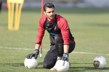 عکس | جدایی دروازهبان پرسپولیس از جمع سرخها عکس | جدایی دروازهبان پرسپولیس از جمع سرخها