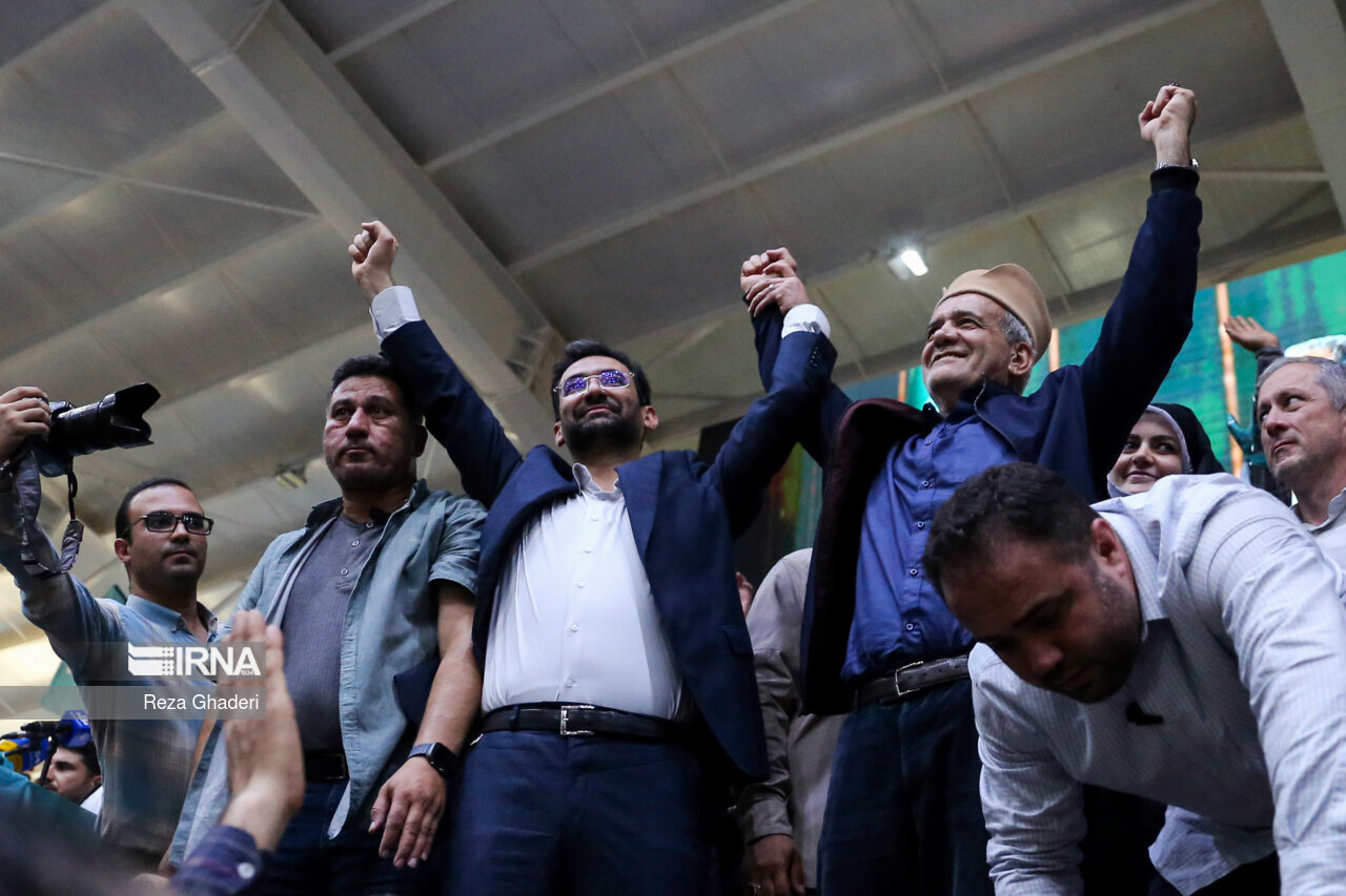 شیرازگردی به سبک پزشکیان و وزیر جوان روحانی