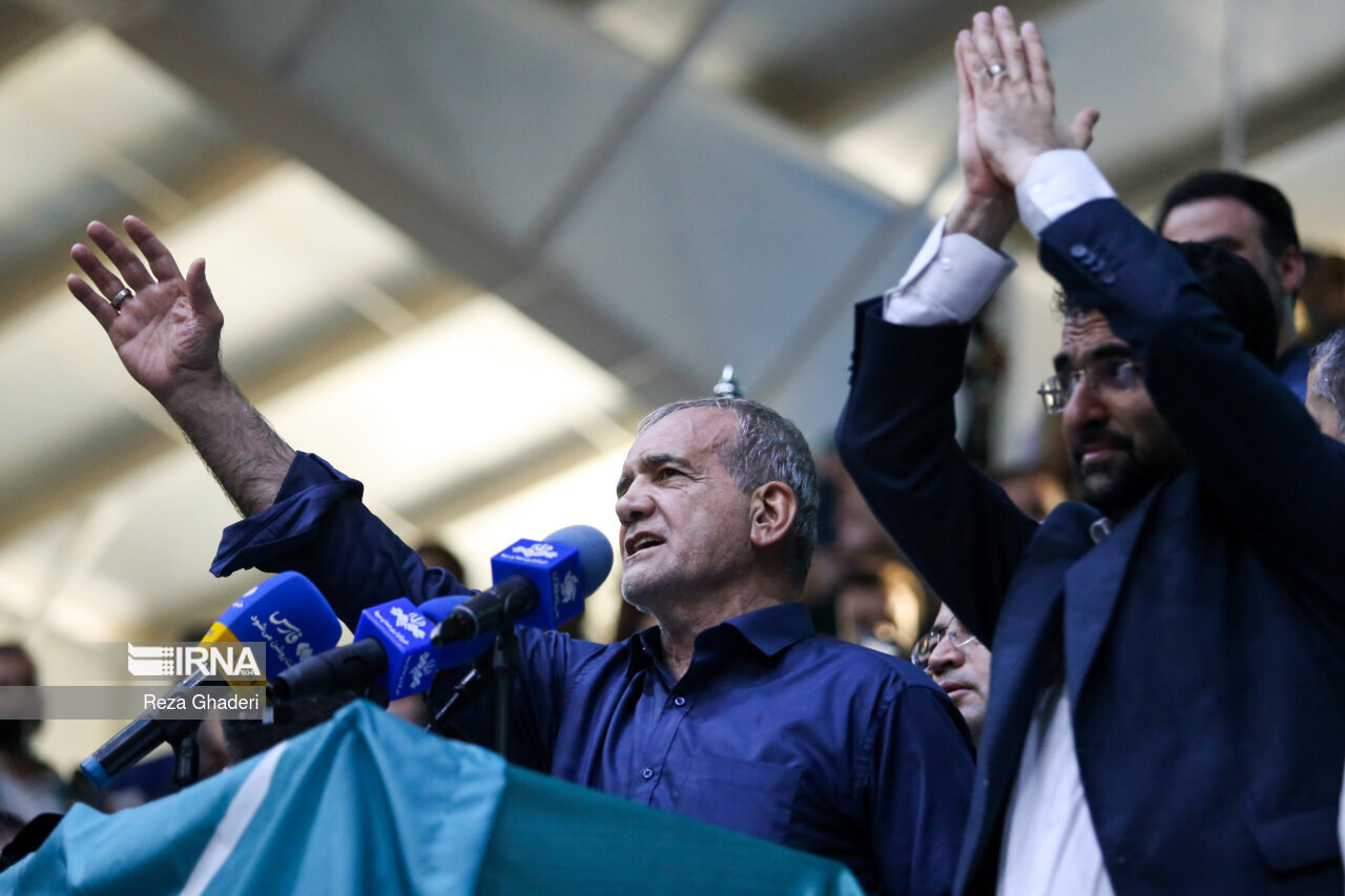 شیرازگردی به سبک پزشکیان و وزیر جوان روحانی