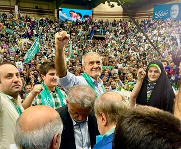 کنایه تند استاد اخراجی دانشگاه شریف در جمع حامیان پزشکیان کنایه تند استاد اخراجی دانشگاه شریف در جمع حامیان پزشکیان