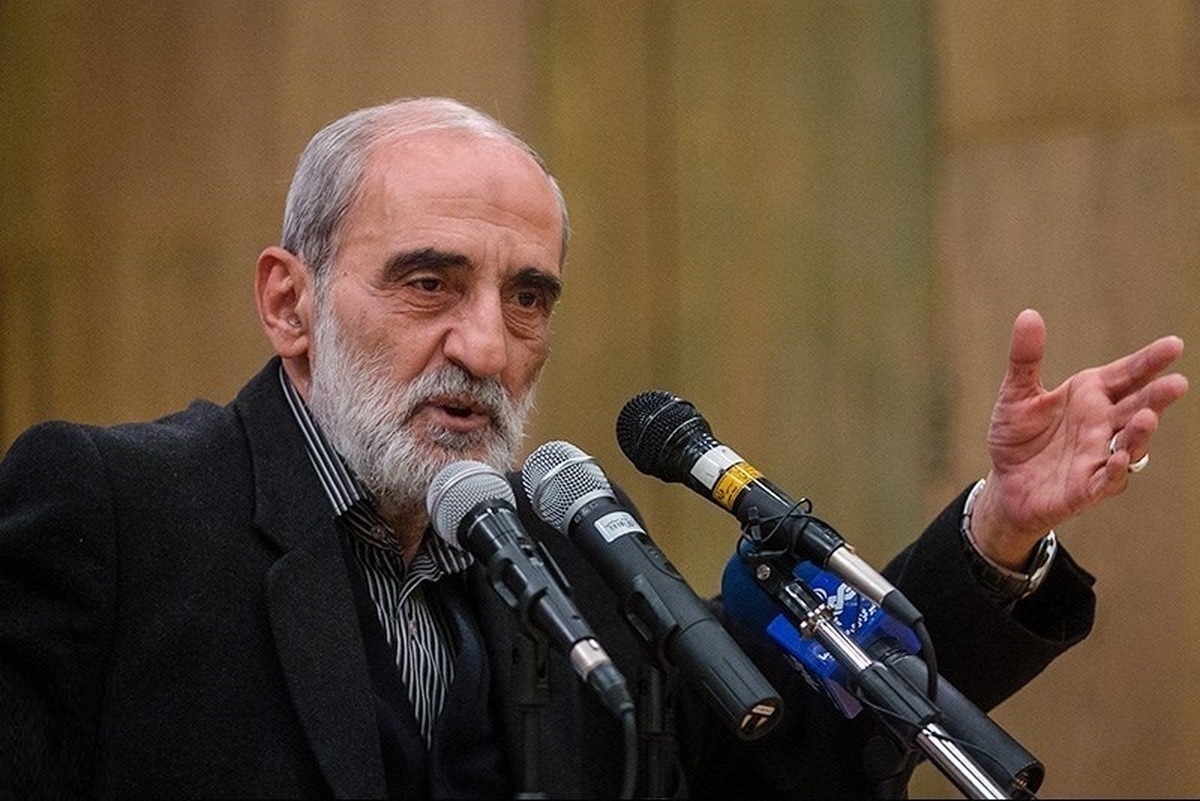 انتقاد حسین شریعتمداری از پزشکیان : چرا برنامه نمی دهید؟ انتقاد حسین شریعتمداری از پزشکیان : چرا برنامه نمی دهید؟