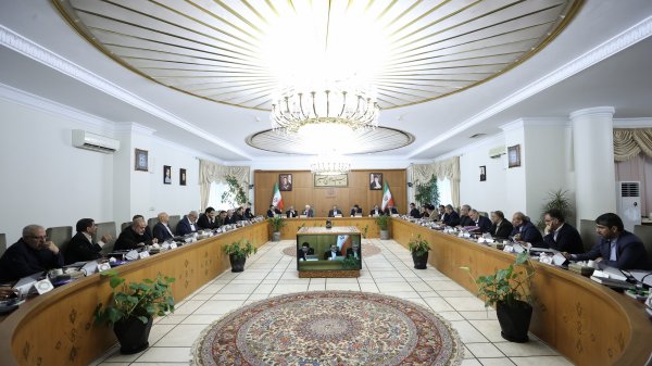 چهره جنجالی دولت رئیسی در پاستور میماند؟