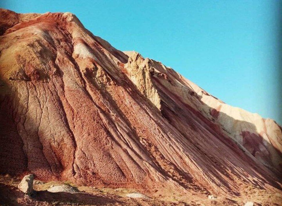 تصاویر دیدنی از کوههای رنگی آلا داغلار