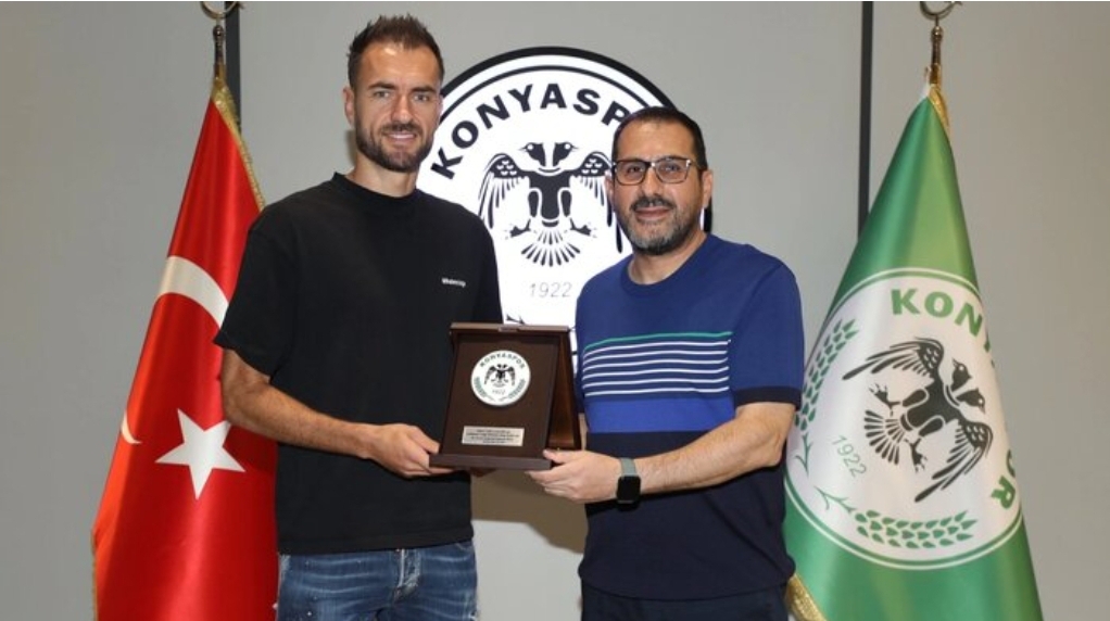 تراکتور با خرید این ستاره سقف را می‌شکند