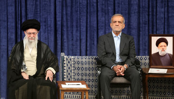 روزنامه جوان: بهتر بود، رئیسجمهور، بدون اشاره به فرایند همیشگی ارائه فهرست وزرا به محضر ولی فقیه از کابینه دفاع میکرد / پزشکیان، سخنور حرفهای نیست روزنامه جوان: بهتر بود، رئیسجمهور، بدون اشاره به فرایند همیشگی ارائه فهرست وزرا به محضر ولی فقیه از کابینه دفاع میکرد / پزشکیان، سخنور حرفهای نیست