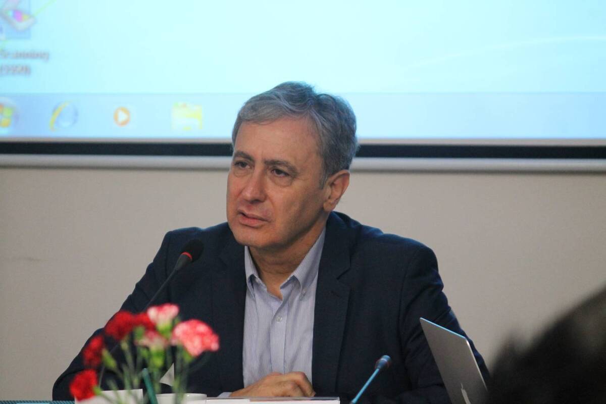 اصلاح تدریجی قیمت با عرضه بنزین سوپر با قیمت واقعی / ساختار نظام انرژی در کشور باید تغییر کند اصلاح تدریجی قیمت با عرضه بنزین سوپر با قیمت واقعی / ساختار نظام انرژی در کشور باید تغییر کند