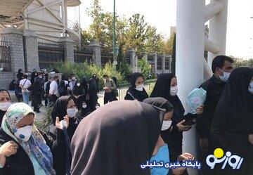 تجمع معلمان بازنشسته مقابل مجلس/ علت چه بود؟ تجمع معلمان بازنشسته مقابل مجلس/ علت چه بود؟