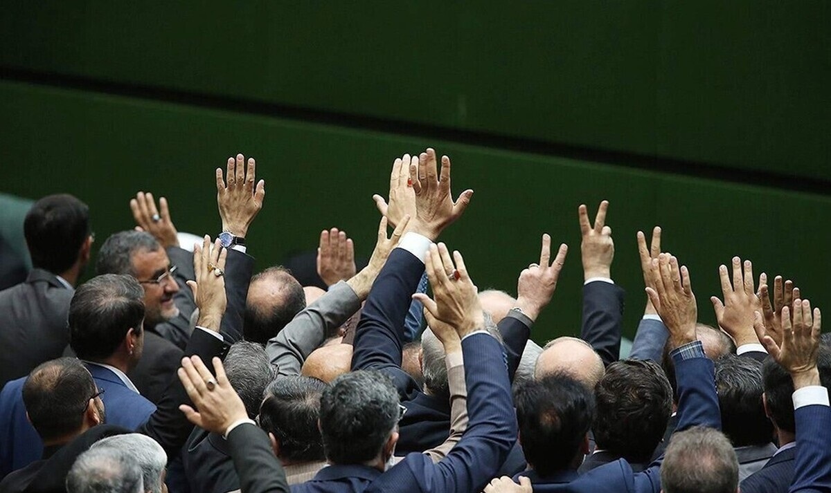 روزنامه ایران : چرا پایداریچیها در برابر تقاضای خرید ایران خودرو توسط کروز جنجال کردند اما در برابر درخواست بابک زنجانی برای خرید سایپا ساکتند؟ روزنامه ایران : چرا پایداریچیها در برابر تقاضای خرید ایران خودرو توسط کروز جنجال کردند اما در برابر درخواست بابک زنجانی برای خرید سایپا ساکتند؟