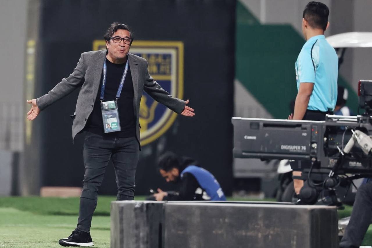 خداداد عزیزی: تراکتور فوتبالی قهرمان شد و پزشکیان و تاج که گل نزدند/مادر بیرانوند چه گناهی کرده که به او فحش میدهند؟