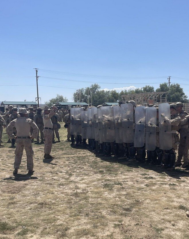 اعزام ۷۰۰ تفنگدار نیروی دریایی و ۲۰۰۰ عضو گارد ملی به لس‌آنجلس/ترامپ اگر آنها تف کنند،ما آنها را خواهیم زد!/بازداشت ۲۴ نفر در برج ترامپ/مردم در وحشت