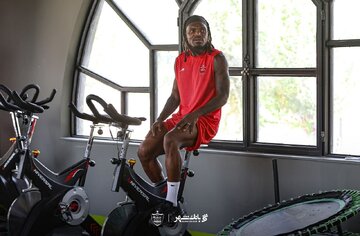 ادعای استقلال: ۳۵۰ هزار دلار از پرسپولیس میگیریم ادعای استقلال: ۳۵۰ هزار دلار از پرسپولیس میگیریم