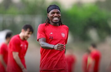 با تأییدیه فیفا، محرومیت بیفوما برداشته شد با تأییدیه فیفا، محرومیت بیفوما برداشته شد