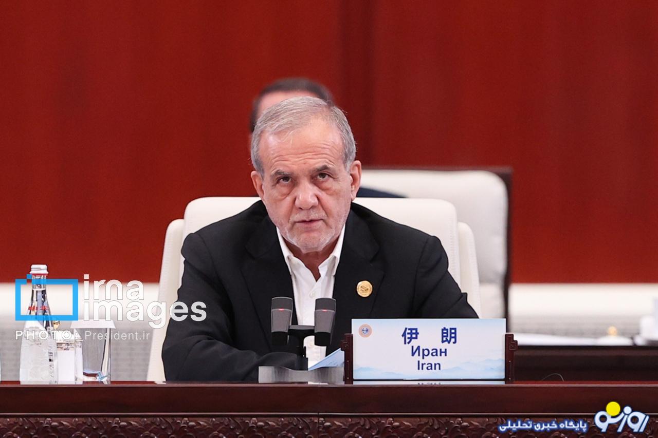 پزشکیان: اگر تحریمها رفع شوند، امکان گفتوگو و مذاکره وجود دارد/مردم ایران بمب اتم می خواهند ولی سیاست رهبری این نیست پزشکیان: اگر تحریمها رفع شوند، امکان گفتوگو و مذاکره وجود دارد/مردم ایران بمب اتم می خواهند ولی سیاست رهبری این نیست