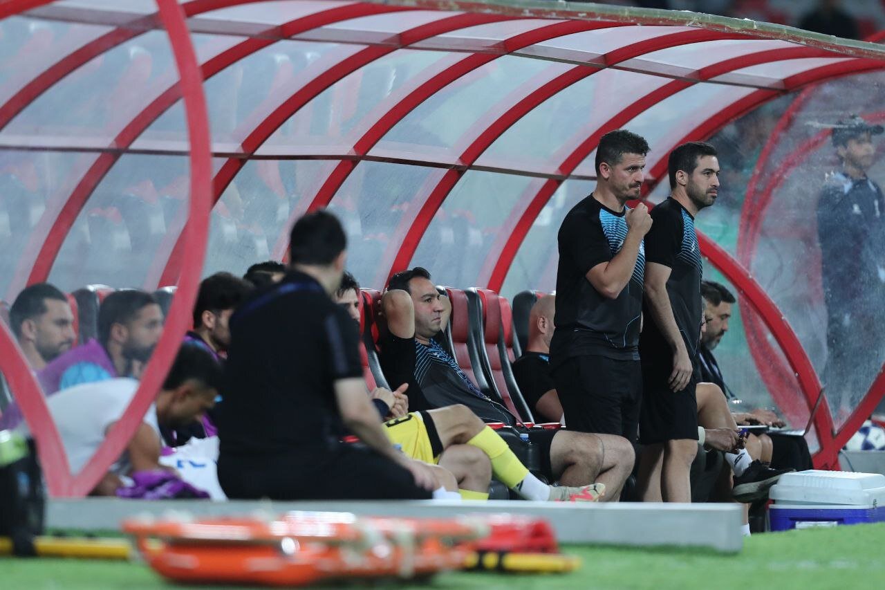 عکس| بهت کاپیتان‌های محبوب استقلال روی نیمکت