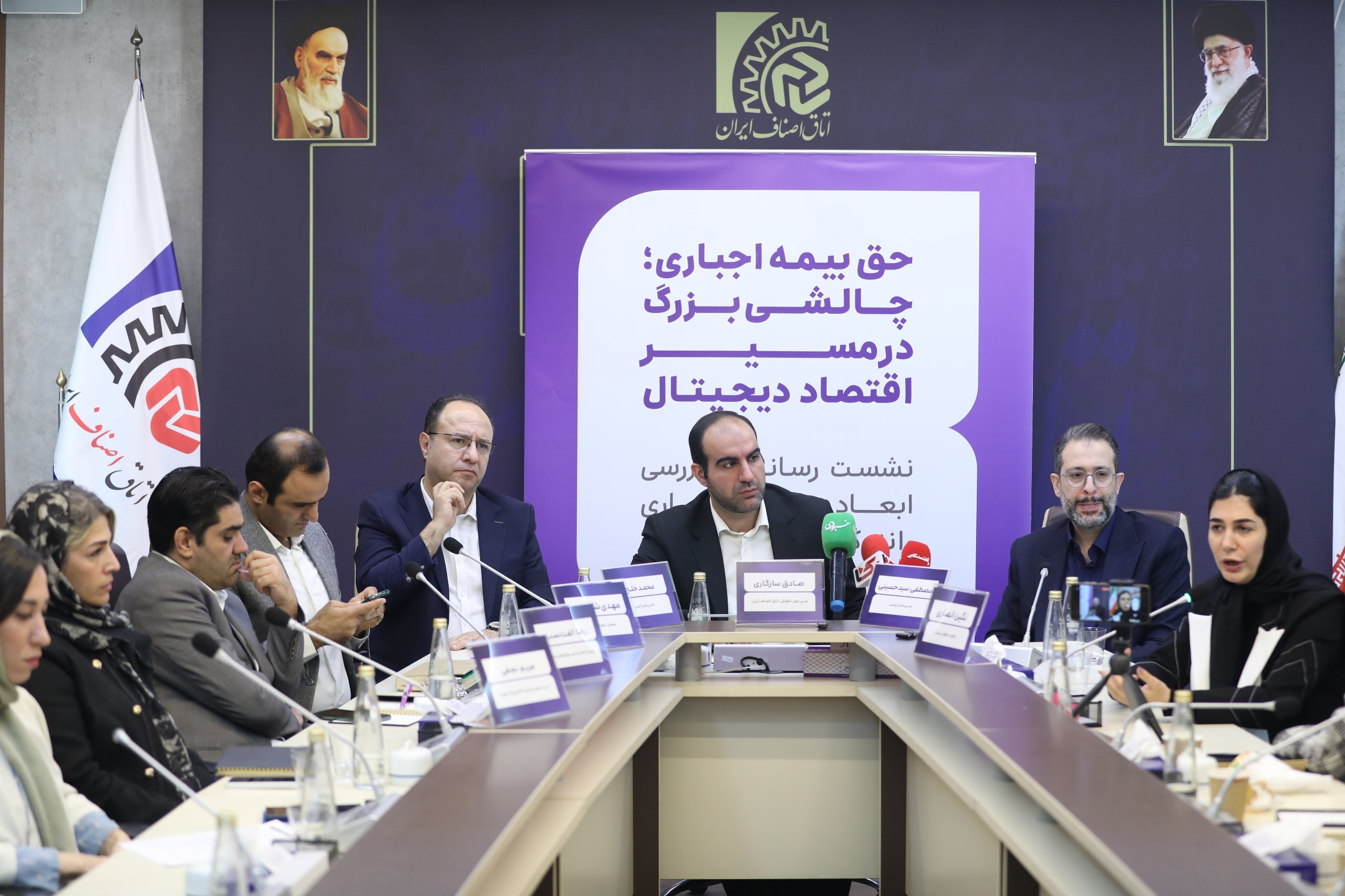 در صورت اجرای بیمه اجباری برای رانندگان تاکسیهای اینترنتی، مستمری بازنشستگان قطع میشود در صورت اجرای بیمه اجباری برای رانندگان تاکسیهای اینترنتی، مستمری بازنشستگان قطع میشود